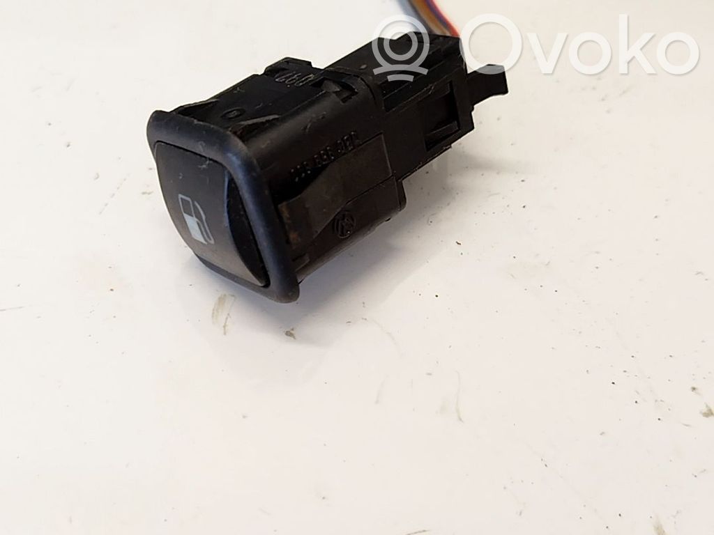 Volkswagen PASSAT B5 Comutator deschidere clapetă rezervor 