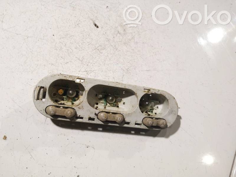 Éclairage lumière plafonnier avant