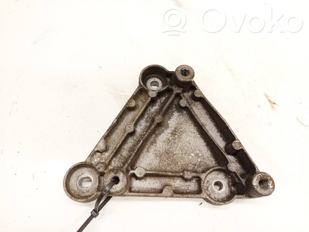 Opel Meriva B Engine mounting bracket 