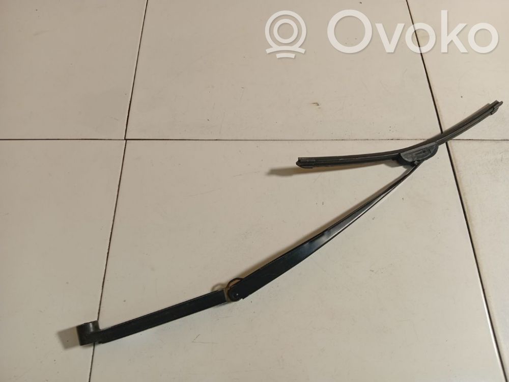 Subaru Legacy Front wiper blade arm