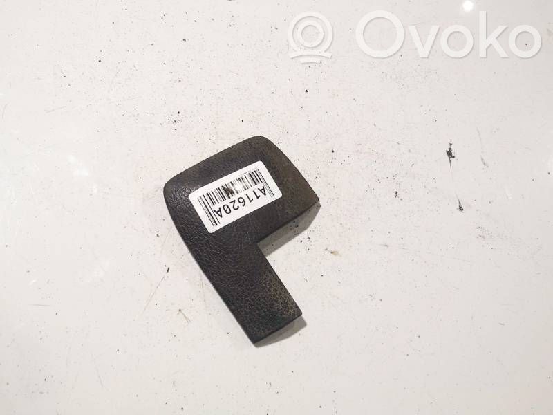 Volvo V70 Verkleidung seitlich Rücksitzbank unten 