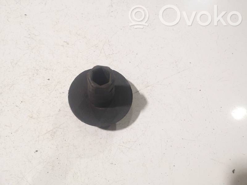 Volkswagen Golf IV Inne części karoserii 