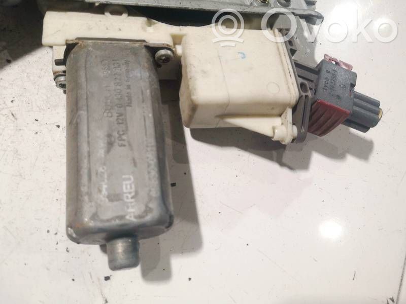 Toyota Avensis T250 Motorino alzacristalli della portiera anteriore