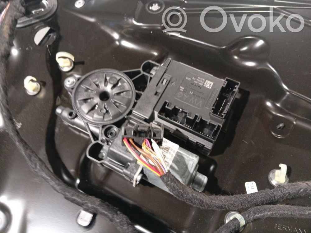 Volkswagen PASSAT B7 Silnik regulatora szyby drzwi przednich