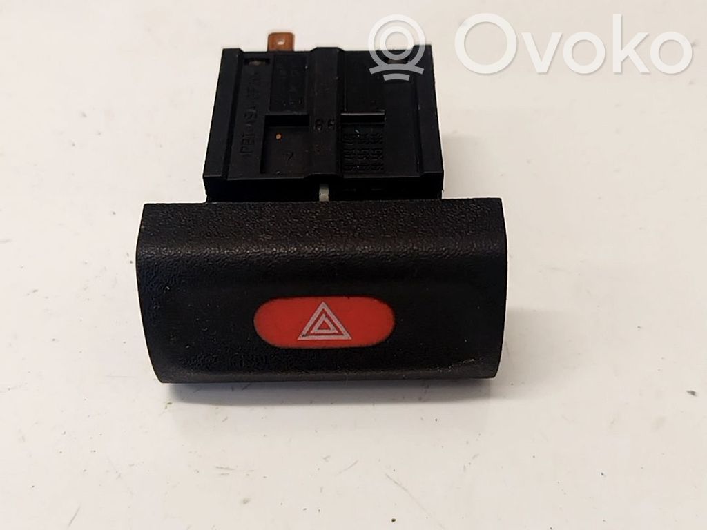 Opel Omega B1 Interruttore luci di emergenza