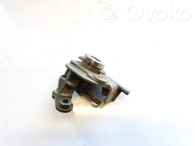 Etuoven lukko (kahvan vieressä)   M72,M72