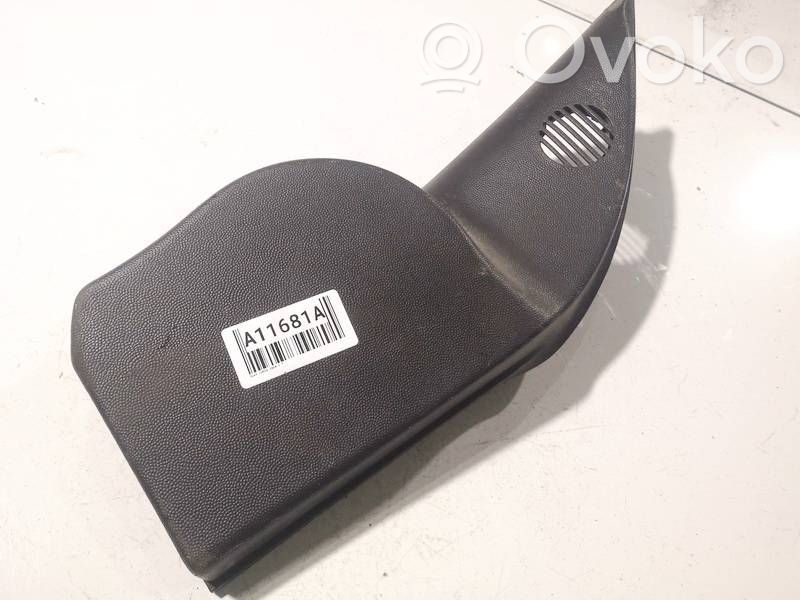 Opel Corsa C Šoninė apdaila prie galinės sėdynės (apačia)