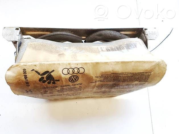 Audi A8 S8 D3 4E Poduszka powietrzna Airbag pasażera 