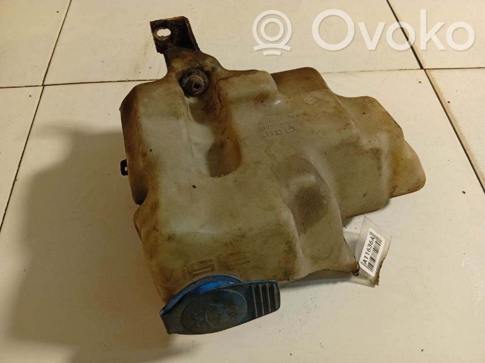 Volkswagen Golf IV Réservoir de liquide lave-glace 