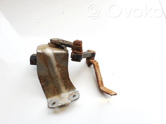 Volkswagen PASSAT B5.5 Czujnik poziomowania zawieszenia osi przedniej