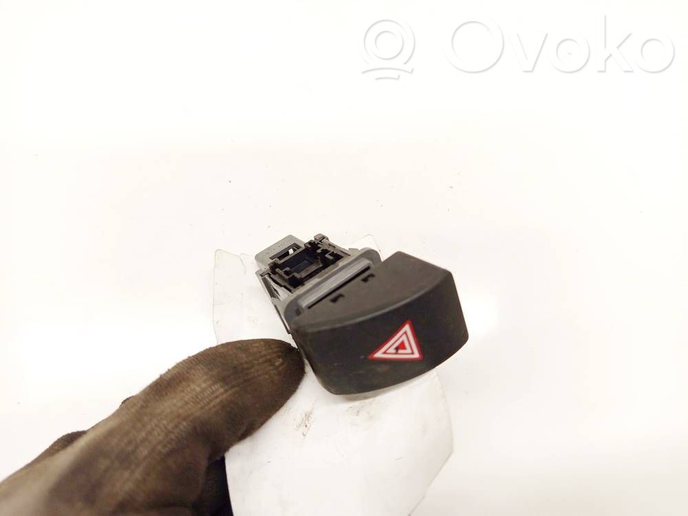 Toyota C-HR I Botón interruptor de luz de peligro