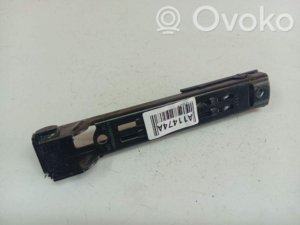 Volkswagen PASSAT B7 Rail de réglage hauteur de ceinture de sécurité