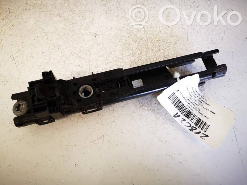 Mercedes-Benz A W176 Guida di regolazione della cintura di sicurezza