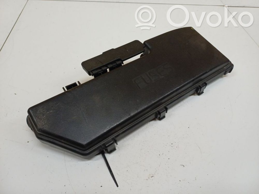 Volvo V70 Fuse box cover