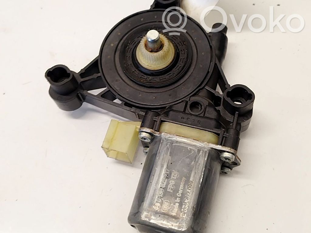 Volkswagen Golf VII Silnik regulatora szyby drzwi przednich