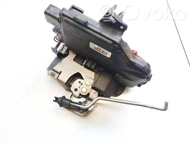 Audi A4 S4 B6 8E 8H Takaoven lukko 