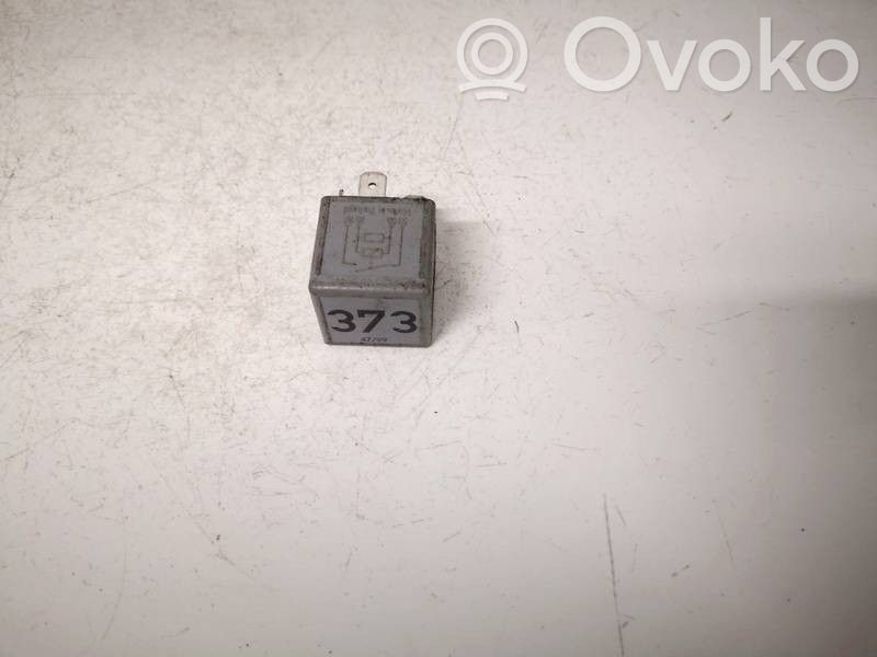 Audi A4 S4 B5 8D Inne przekaźniki
