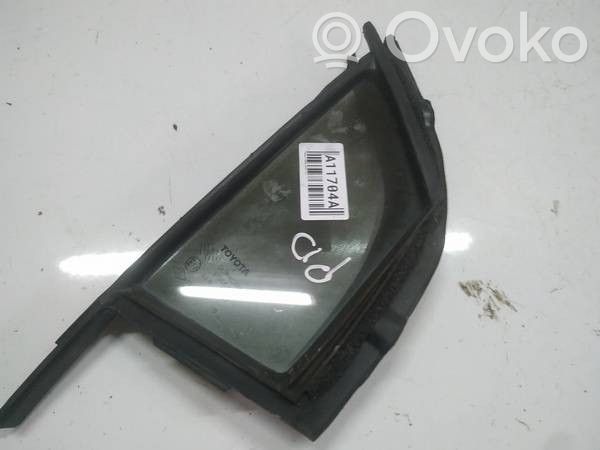 Toyota Yaris Vetro del deflettore della portiera anteriore - quattro porte