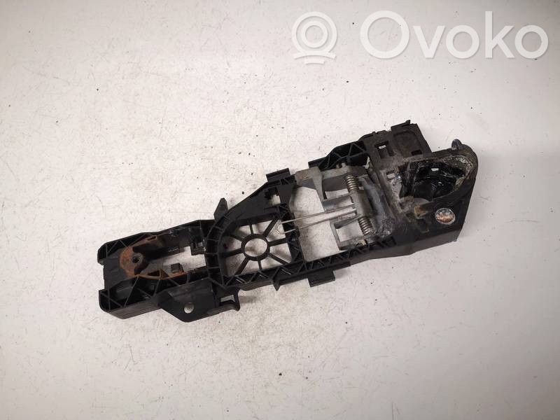 Volkswagen PASSAT B6 Manecilla externa puerta delantera