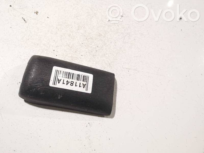 Mazda 626 Rivestimento inferiore laterale del sedile posteriore 