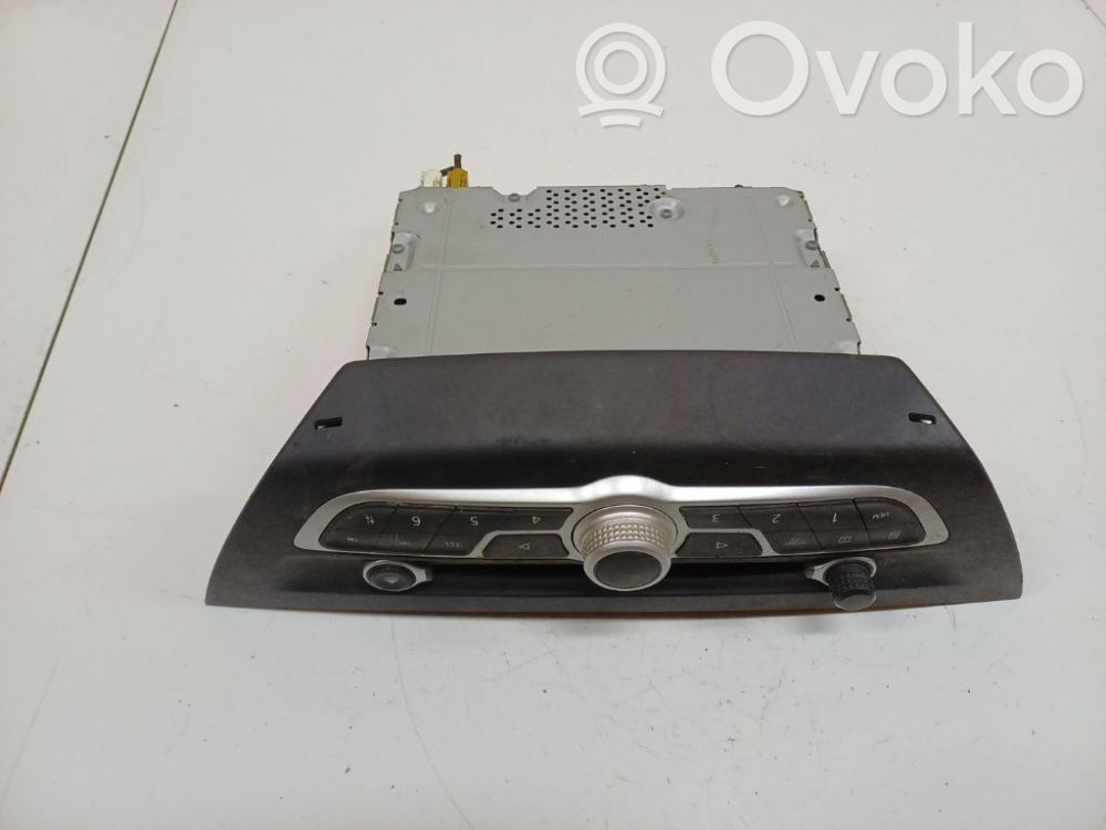 Renault Laguna III Panel / Radioodtwarzacz CD/DVD/GPS 