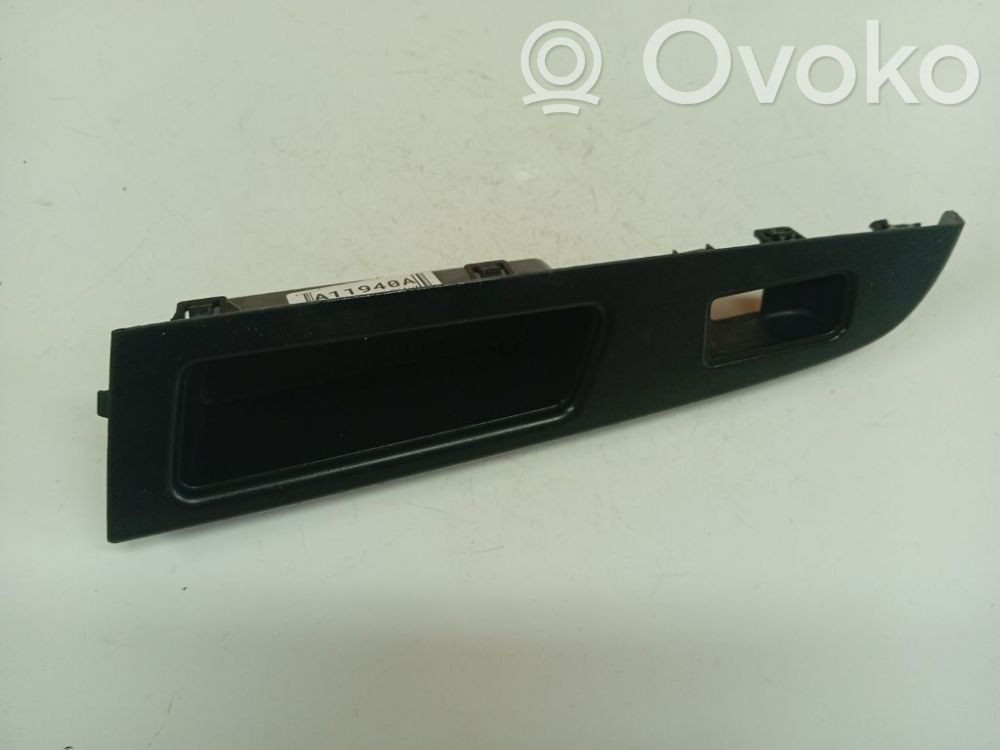 Subaru XV Moldura del interruptor de la ventana de la puerta delantera