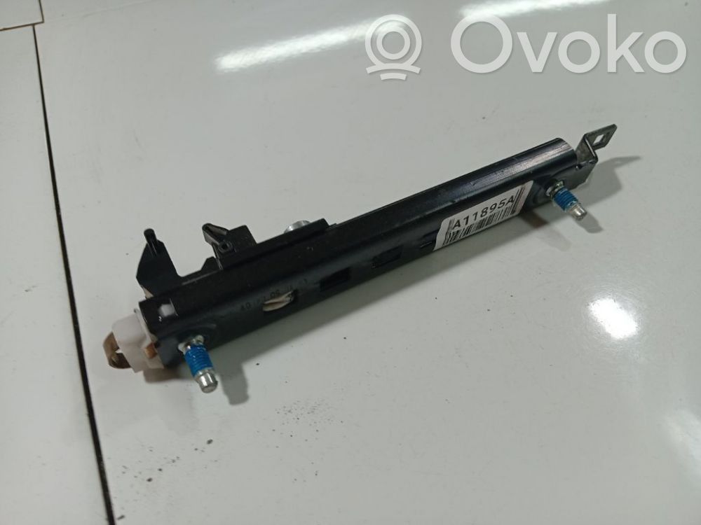 Opel Astra H Turvavyön säätökisko 
