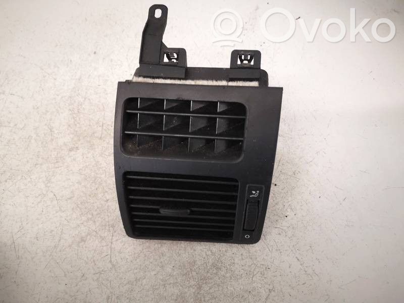 Volkswagen Touran I Rejilla de ventilación central del panel