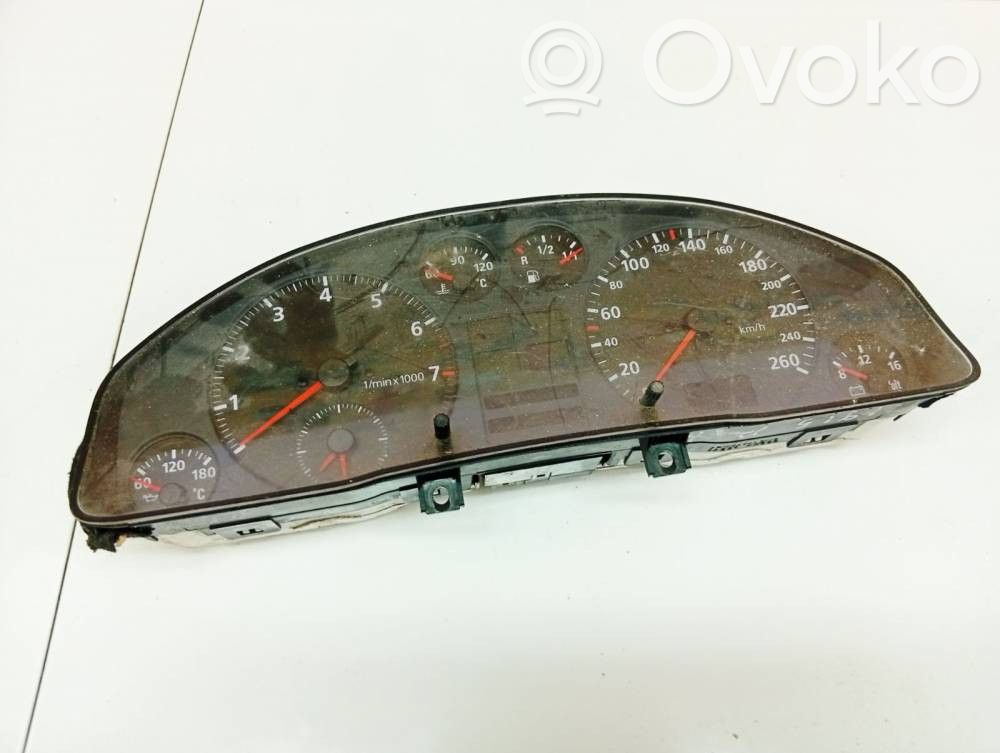 Audi A4 S4 B5 8D Spidometras (prietaisų skydelis) 