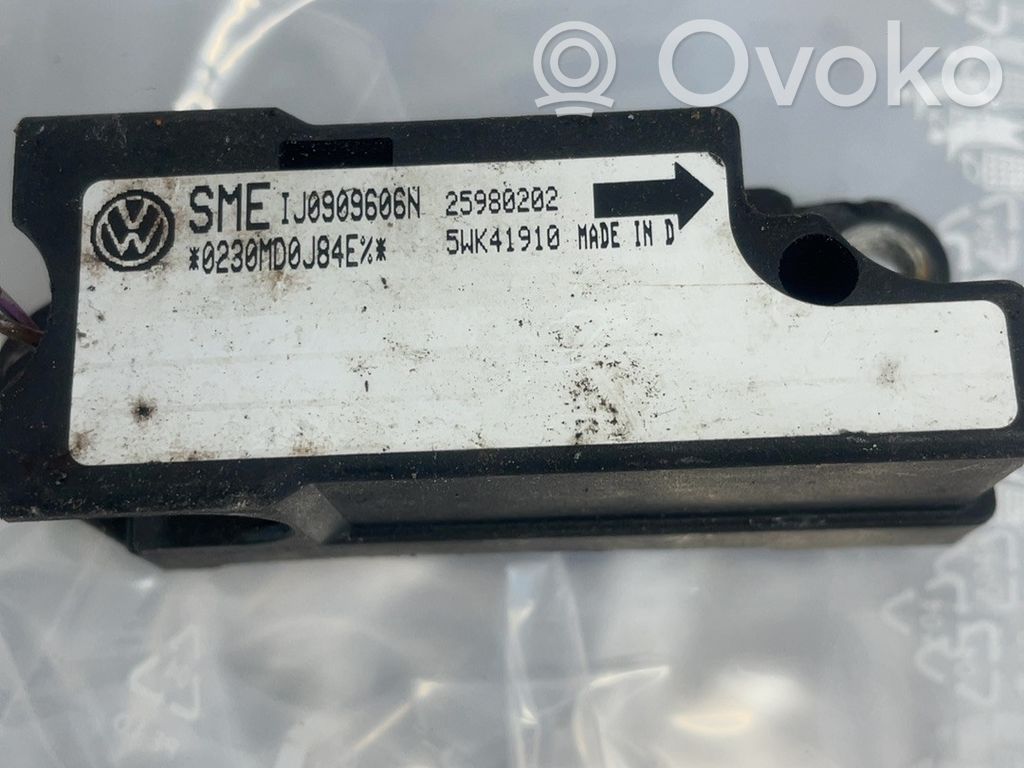 Volkswagen PASSAT B5 Airbagsensor Crashsensor Drucksensor 