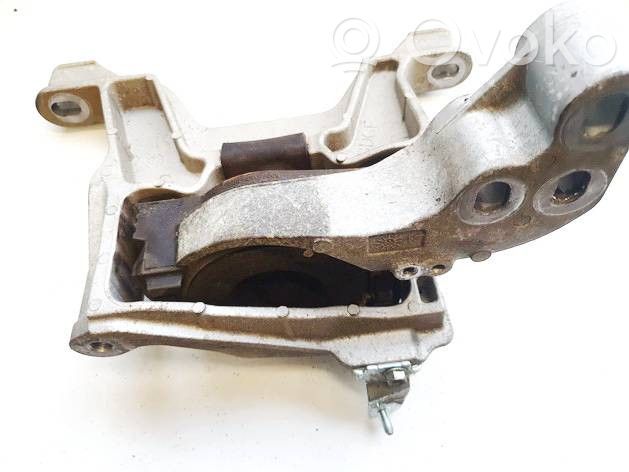 Mazda 3 Engine mount bracket