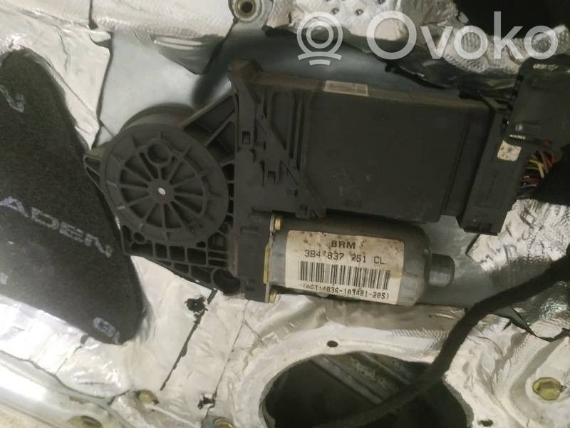 Volkswagen PASSAT B5 Silnik regulatora szyby drzwi przednich 