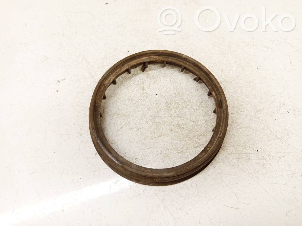 Saab 9-3 Ver1 Polttoainesäiliön pumpun ruuvin lukkorenkaan mutteri