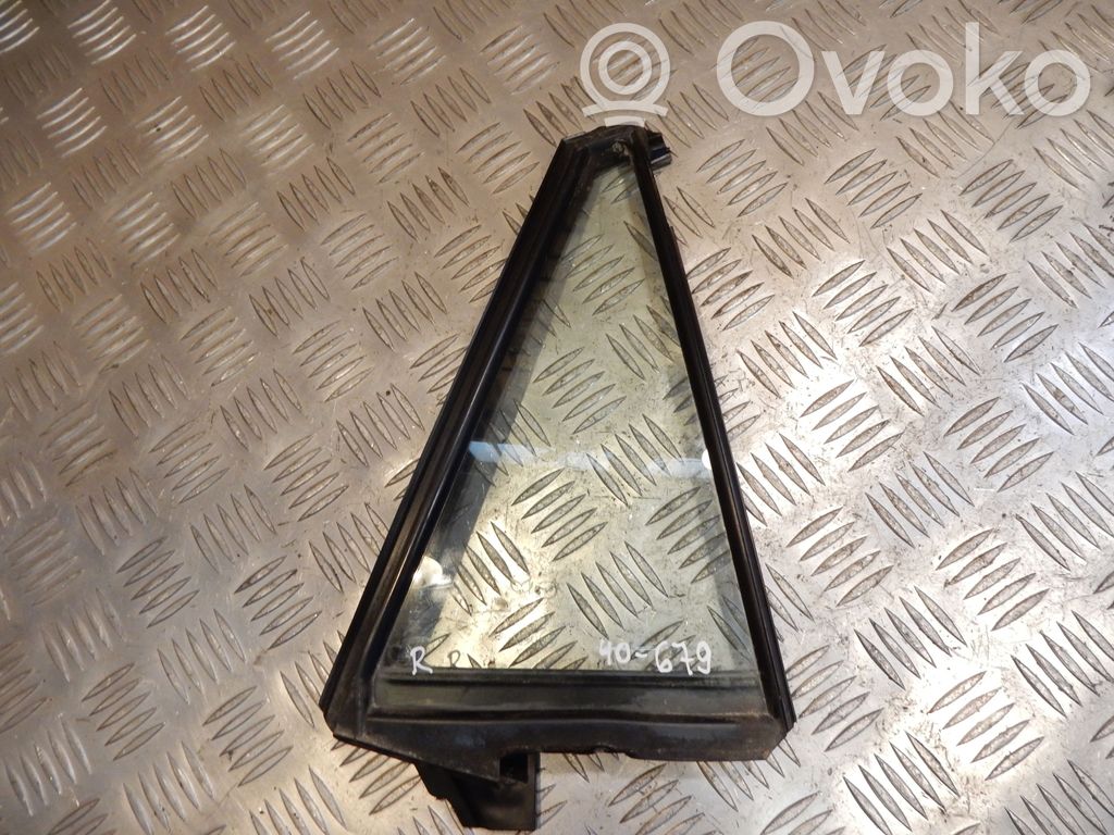 Ventanilla de ventilación de la puerta trasera   43R00011,40679