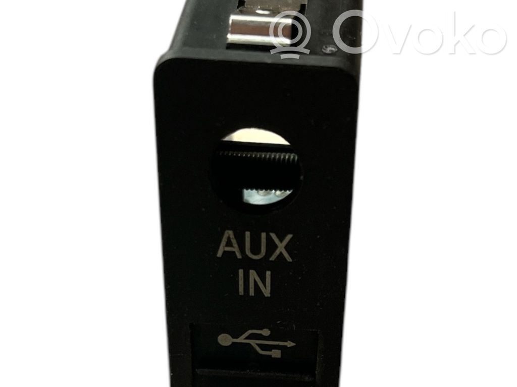BMW 5 F10 F11 AUX in-socket connector 