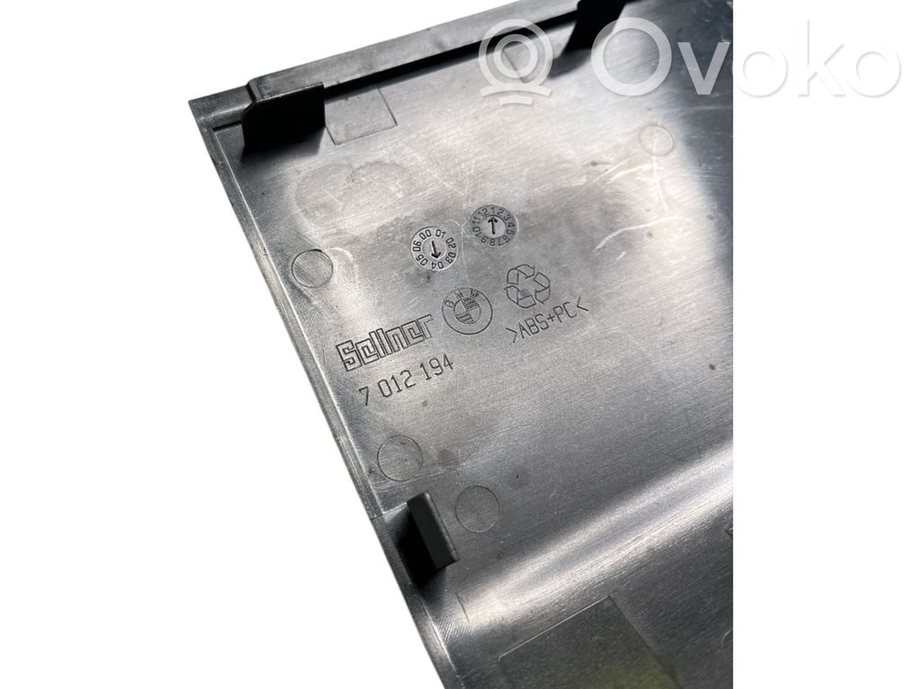 BMW 7 E65 E66 Plastikowe elementy podsufitki 