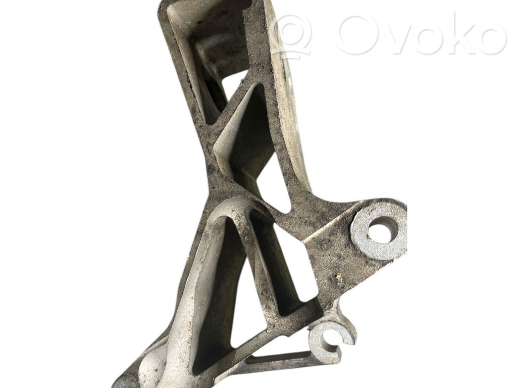 Volvo S60 Engine mounting bracket 