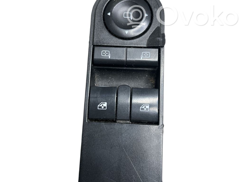Opel Astra H Electric window control switch 