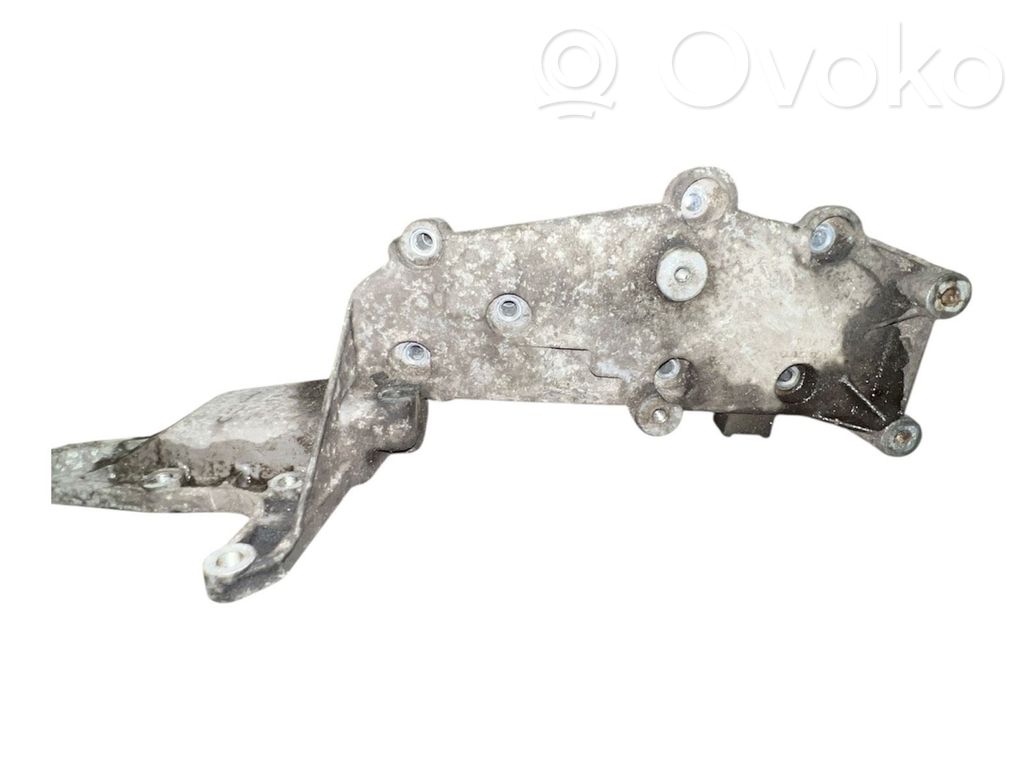Volvo S60 Engine mounting bracket 