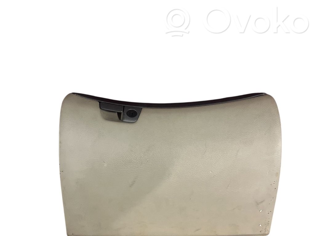 Volvo V70 Glove box 
