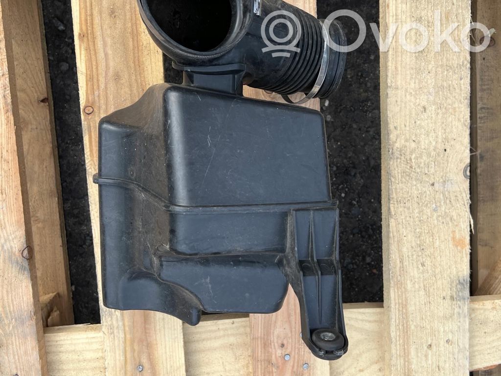 BMW 5 E60 E61 Intake resonator 