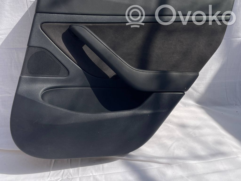 Tesla Model 3 Boczki / Poszycie drzwi tylnych 