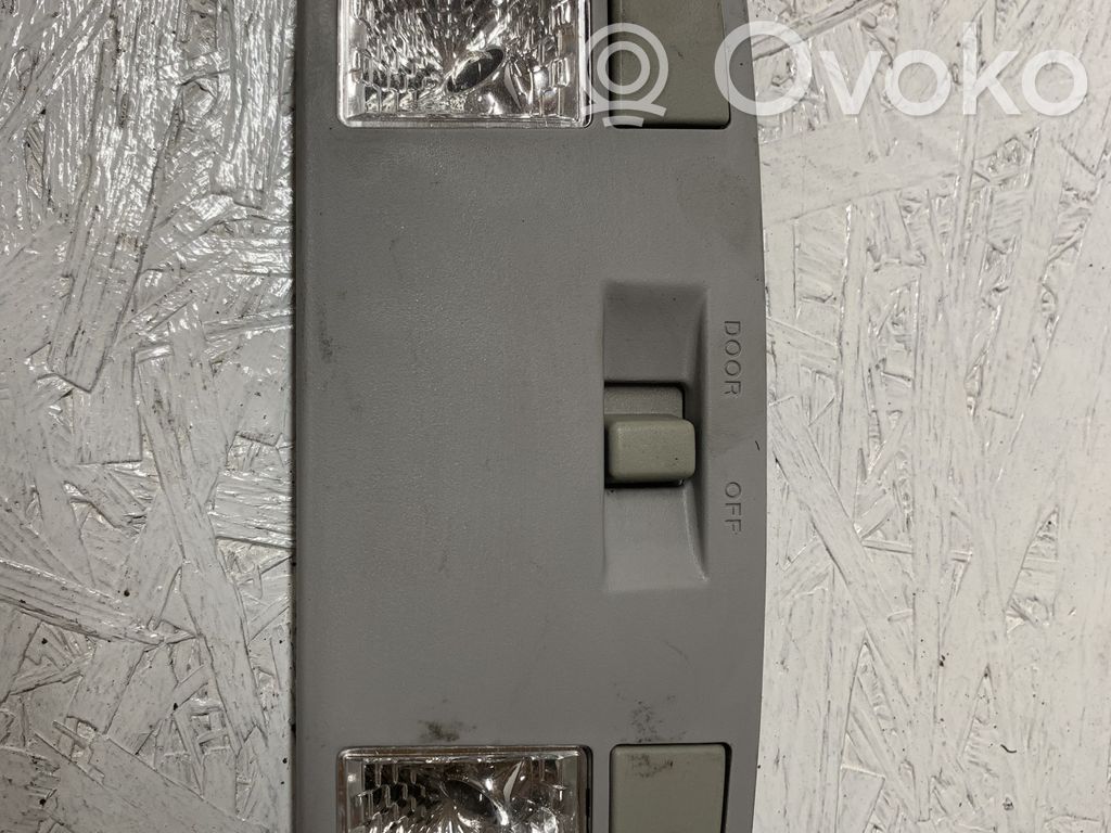 Etuistuimen valo   5F21