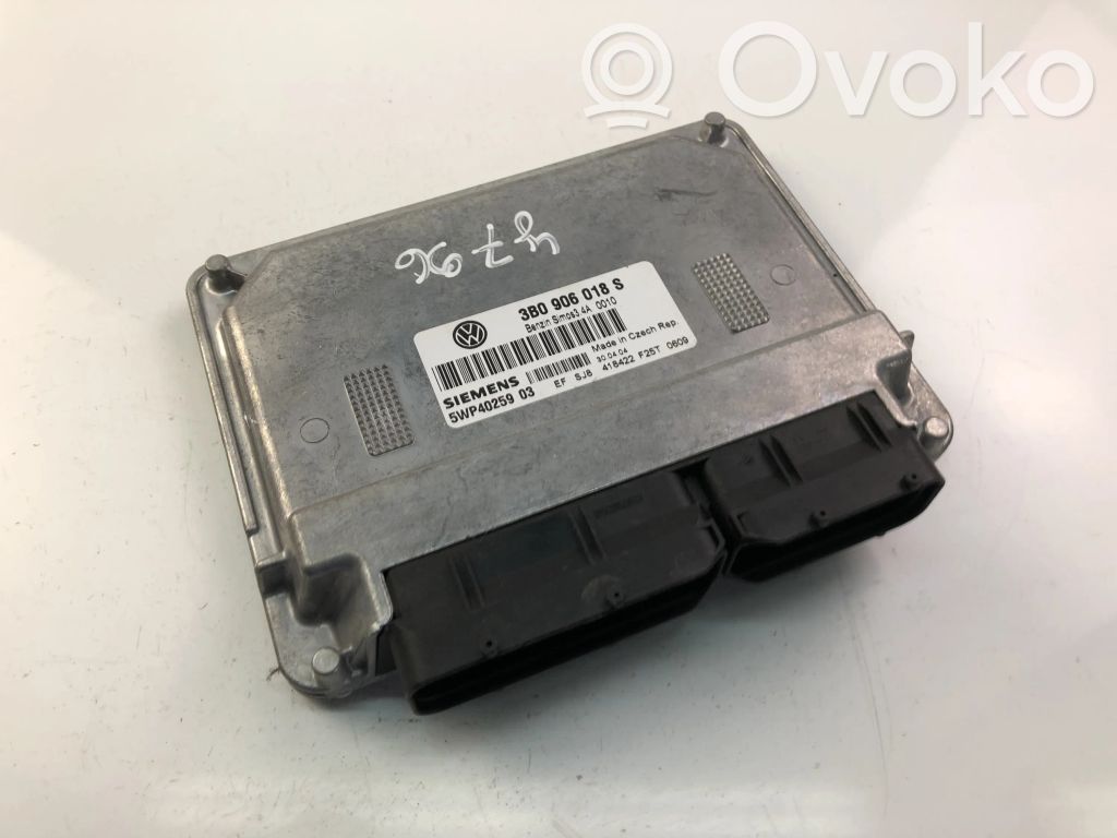 Volkswagen PASSAT B5 Engine control unit/module ECU 