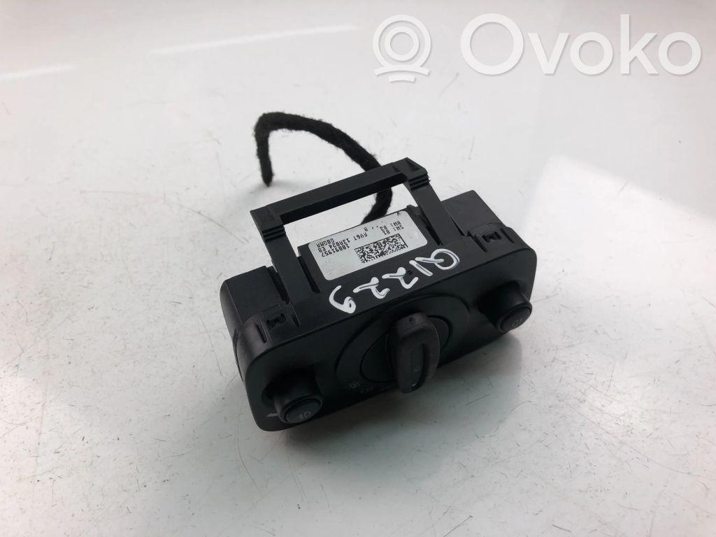 Light switch   AV6T13A024EB