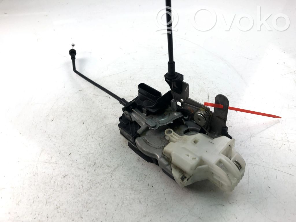 Volvo V40 Slēdzene (pie roktura) 