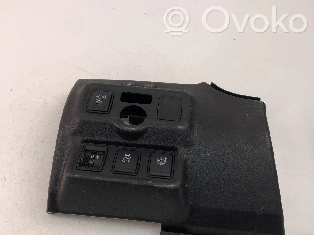 Wing mirror switch   684853VV0A