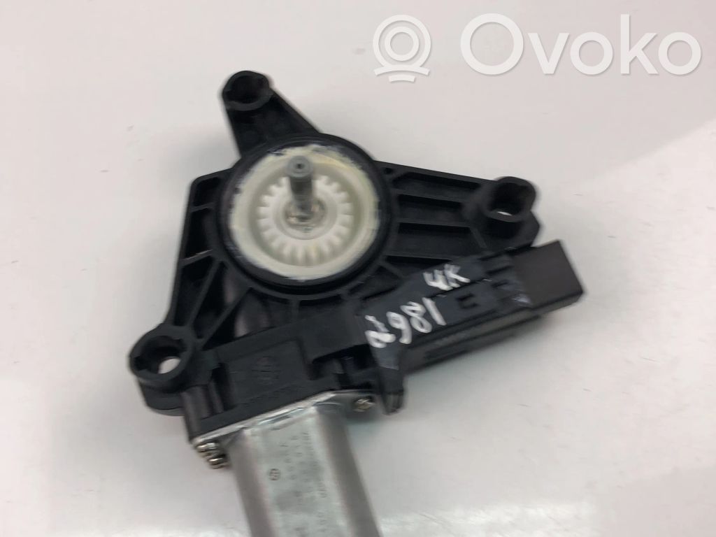 Front door window regulator motor   C17543100
