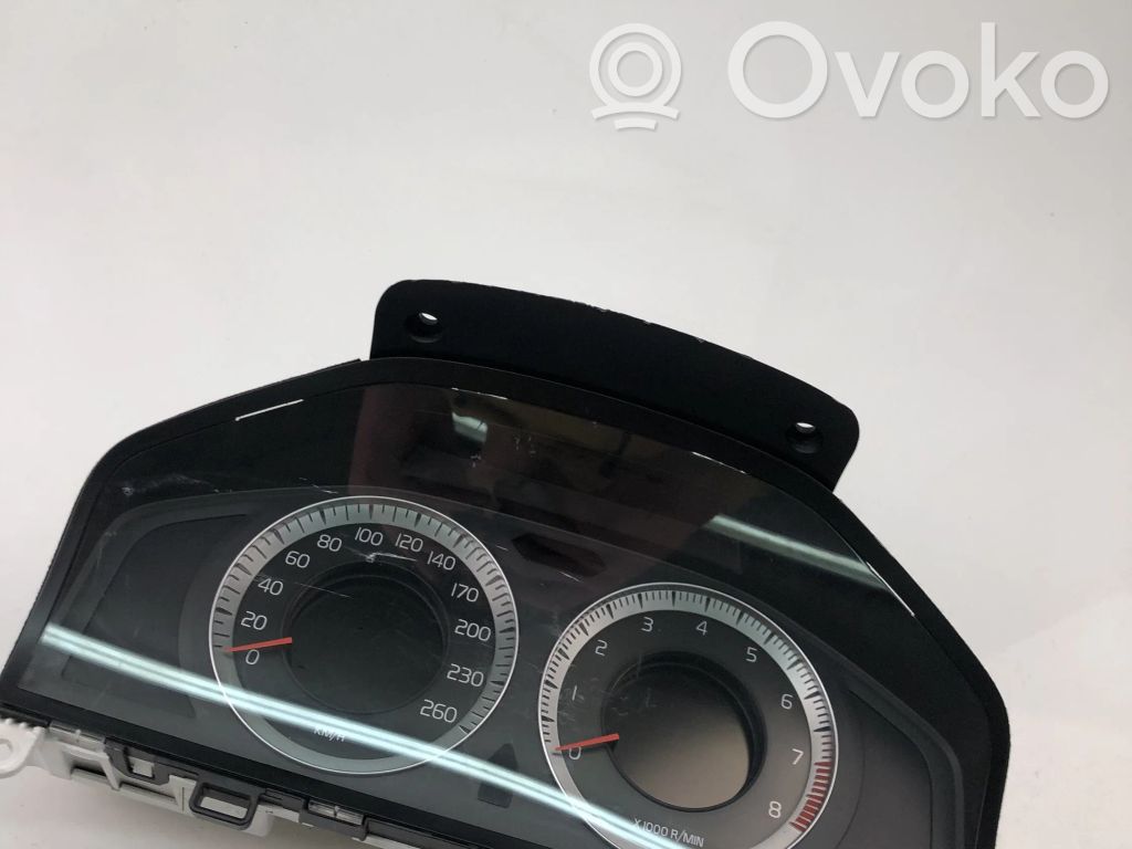 Volvo V70 Speedometer (instrument cluster) 