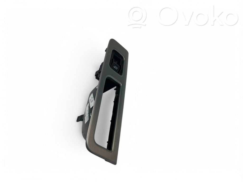 Electric window control switch   8679678